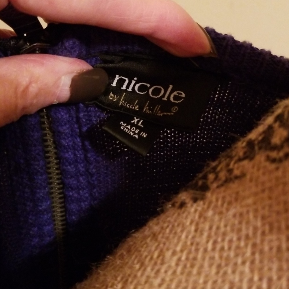💜Cute Nicole sweater💜 - Picture 5 of 7